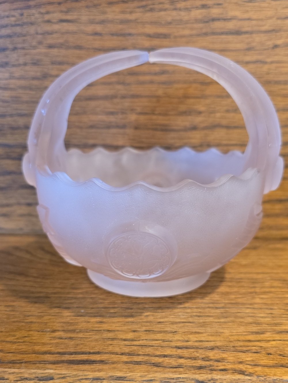 Lenox Imperial Glass Button & Bows Pink Frosted  Decorative Basket